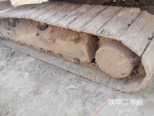 單側(cè)履帶整體(整機外觀) 單側(cè)履帶整體(整機外觀)