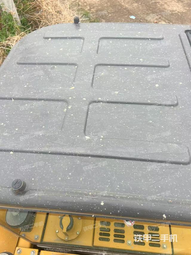 驾驶室顶部(整机外观) 驾驶室顶部(整机外观)