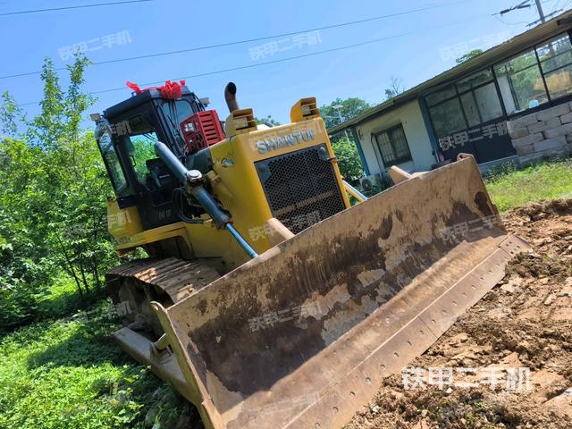 右前45°(推土機整車外觀) 右前45°(推土機整車外觀)