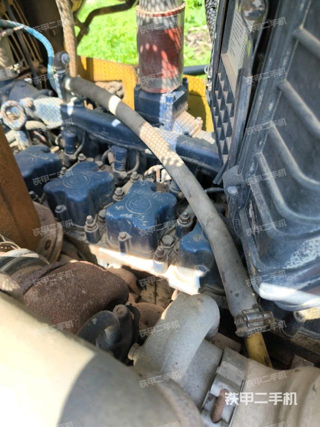 發(fā)動機右側(cè)全景(推土機發(fā)動機艙) 發(fā)動機右側(cè)全景(推土機發(fā)動機艙)