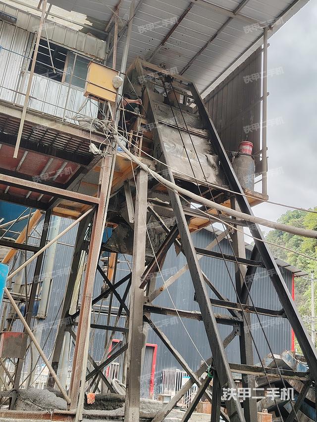 整機(jī)右側(cè)(設(shè)備外觀及核心部件) 整機(jī)右側(cè)(設(shè)備外觀及核心部件)