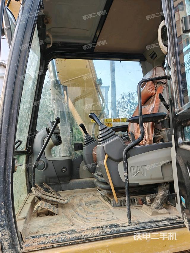 后窗玻璃角標(biāo)（駕駛室部分）