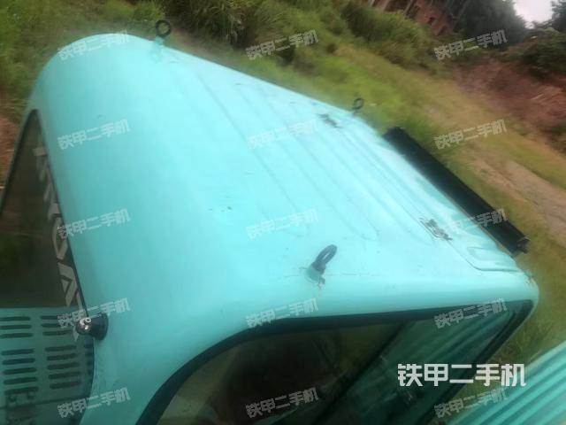 駕駛室頂部(整機(jī)外觀) 駕駛室頂部(整機(jī)外觀)