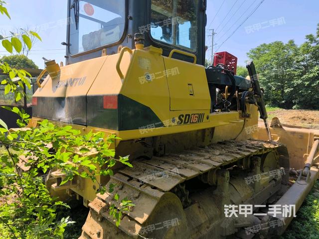 右后45°(推土機整車外觀) 右后45°(推土機整車外觀)