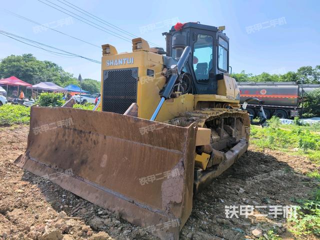山推SD16標(biāo)準(zhǔn)型推土機(jī)