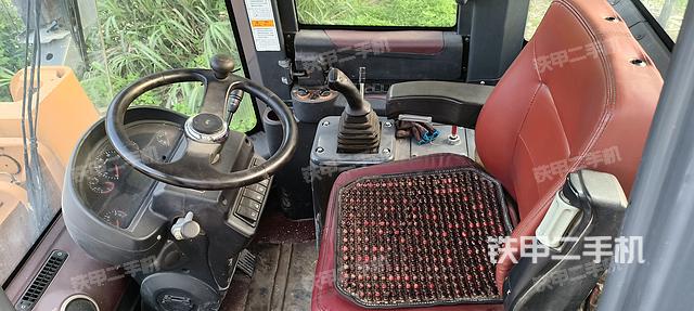 駕駛室工作臺(tái)（整機(jī)外觀及大件）