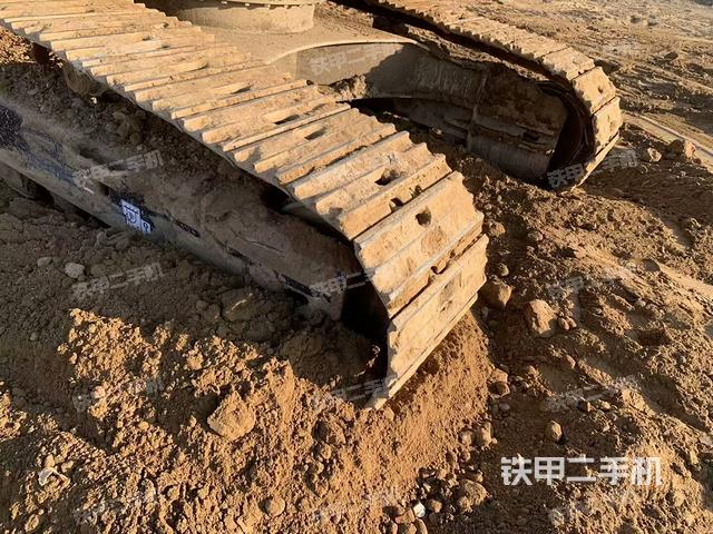 单侧履带整体(整机外观) 单侧履带整体(整机外观)