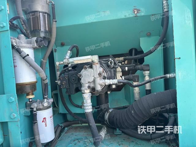 液壓泵艙室正面整體(整機(jī)外觀) 液壓泵艙室正面整體(整機(jī)外觀)