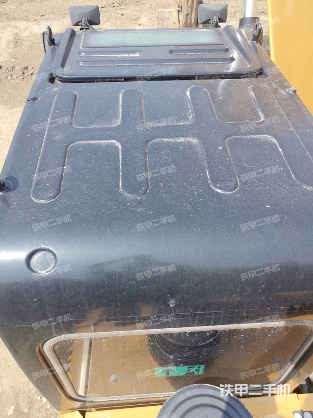 驾驶室顶部(整机外观) 驾驶室顶部(整机外观)