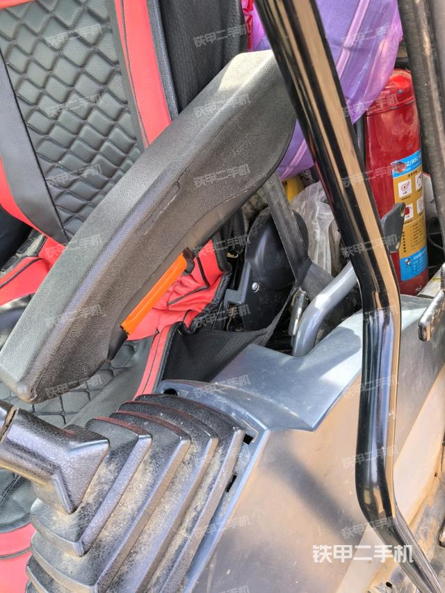 座椅左側控制臺/音響/含左手柄（駕駛室部分）