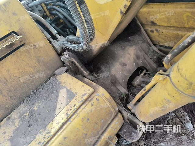 大臂根部 斜视(工作和回转装置) 大臂根部 斜视(工作和回转装置)