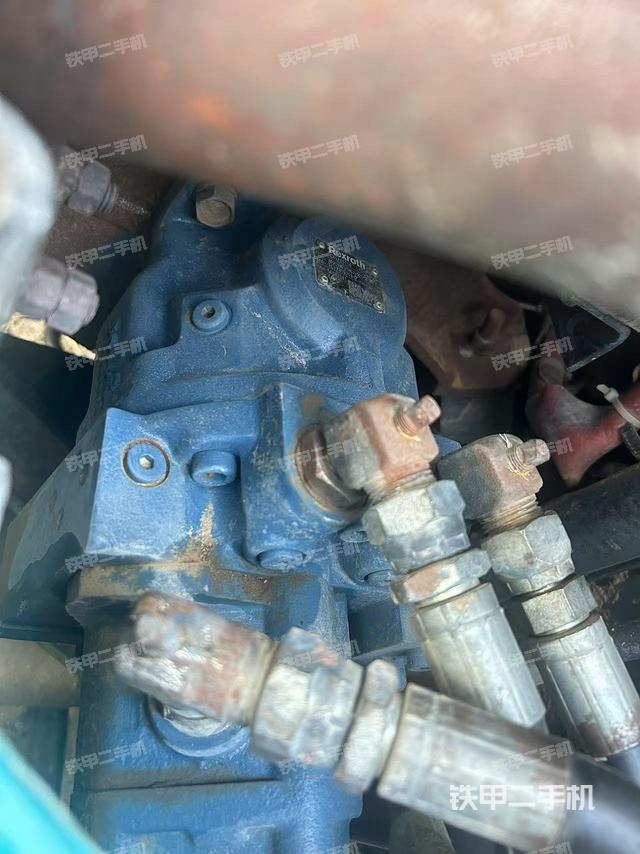 液壓泵艙室正面整體(整機(jī)外觀) 液壓泵艙室正面整體(整機(jī)外觀)