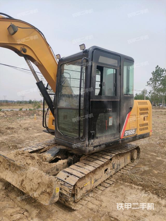 驾驶室整体(整机外观) 驾驶室整体(整机外观)