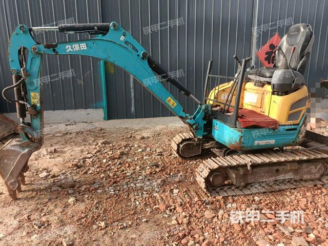 回轉(zhuǎn)馬達(dá)和主控閥（整機(jī)外觀）