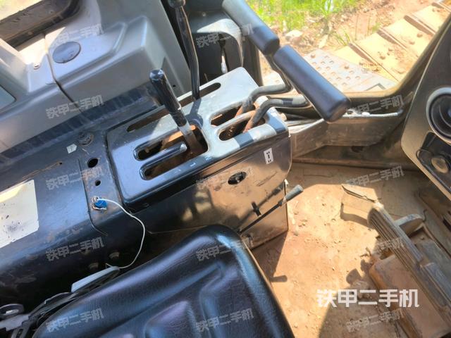 駕駛室內(nèi)部頂部(推土機(jī)駕駛室) 駕駛室內(nèi)部頂部(推土機(jī)駕駛室)