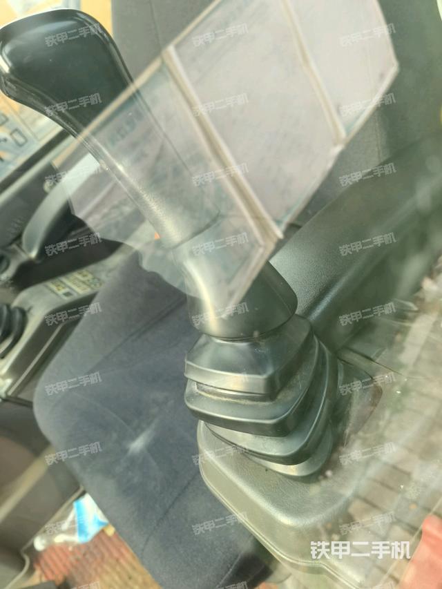 座椅左侧控制台/音响/含左手柄（驾驶室部分）