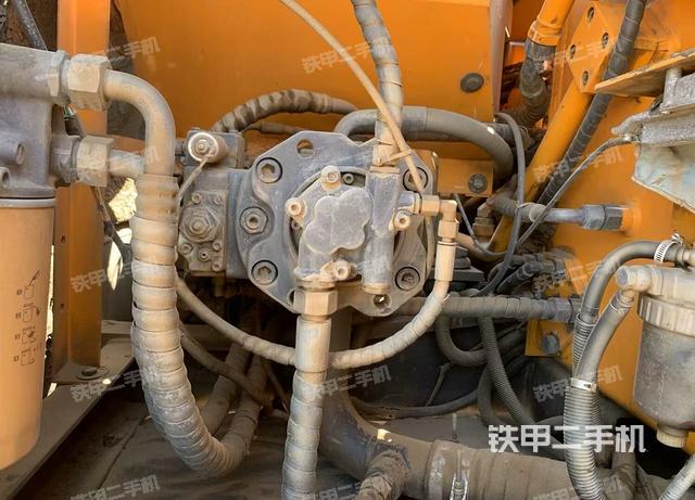 液壓泵艙室正面整體(整機(jī)外觀) 液壓泵艙室正面整體(整機(jī)外觀)