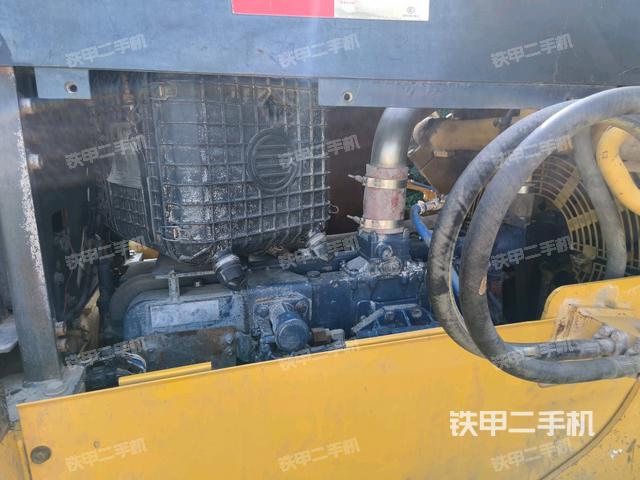 發(fā)動機左側(cè)全景(推土機發(fā)動機艙) 發(fā)動機左側(cè)全景(推土機發(fā)動機艙)
