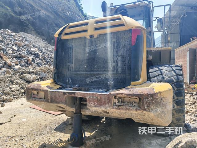 正后方(整機(jī)外觀) 正后方(整機(jī)外觀)