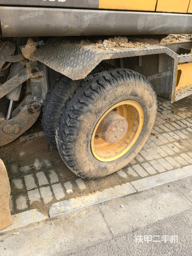 右驱动轮（行走机构）