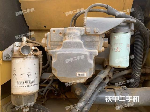 液壓泵艙室正面整體(整機外觀) 液壓泵艙室正面整體(整機外觀)