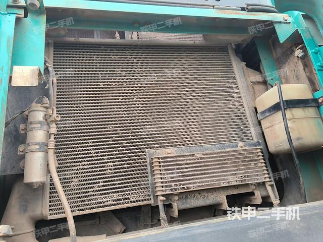 散熱器正面(大件艙室) 散熱器正面(大件艙室)