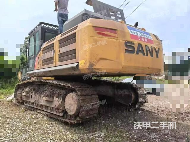 單側(cè)履帶整體(整機外觀) 單側(cè)履帶整體(整機外觀)