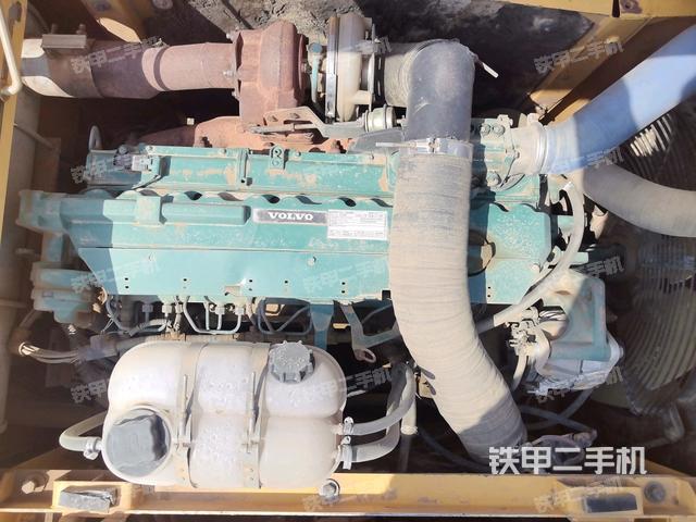 發(fā)動(dòng)機(jī)整體俯視(整機(jī)外觀) 發(fā)動(dòng)機(jī)整體俯視(整機(jī)外觀)