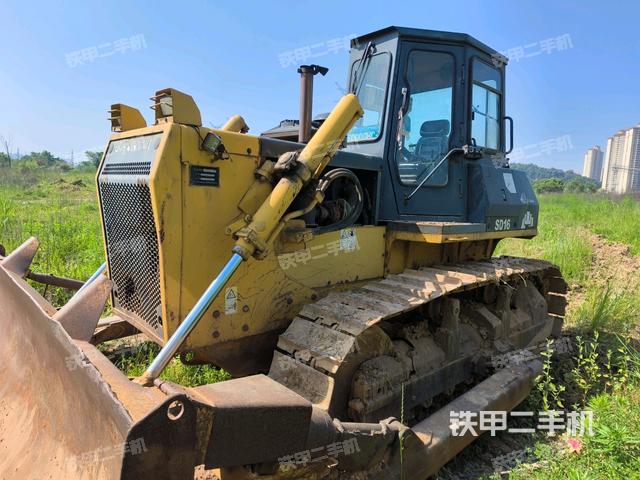 山推SD16標(biāo)準(zhǔn)型推土機(jī)