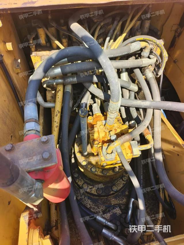 回轉(zhuǎn)馬達和主控閥（整機外觀）