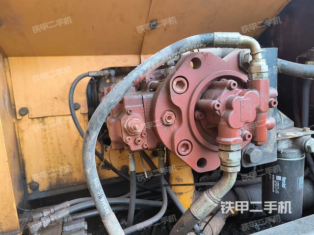 液壓泵斜45?左(大件艙室) 液壓泵斜45?左(大件艙室)