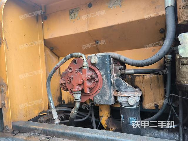 液壓泵斜45?右(大件艙室) 液壓泵斜45?右(大件艙室)