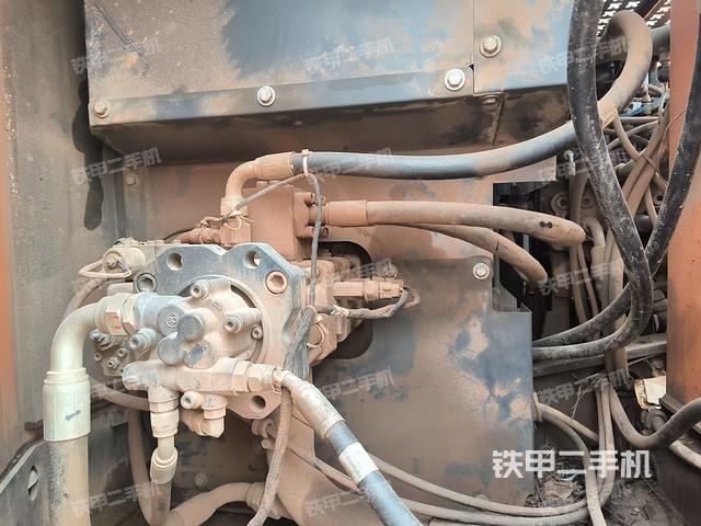 液壓泵斜45?左(大件艙室) 液壓泵斜45?左(大件艙室)