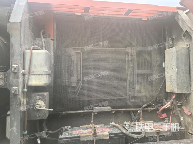 散熱器正面(大件艙室) 散熱器正面(大件艙室)