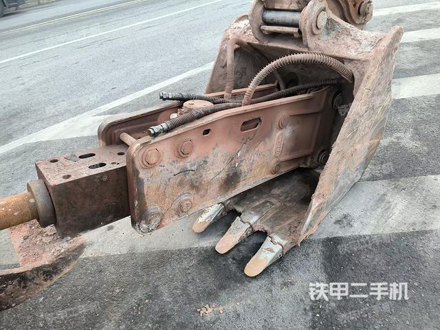 鏟斗右后整體(工作和回轉裝置) 鏟斗右后整體(工作和回轉裝置)