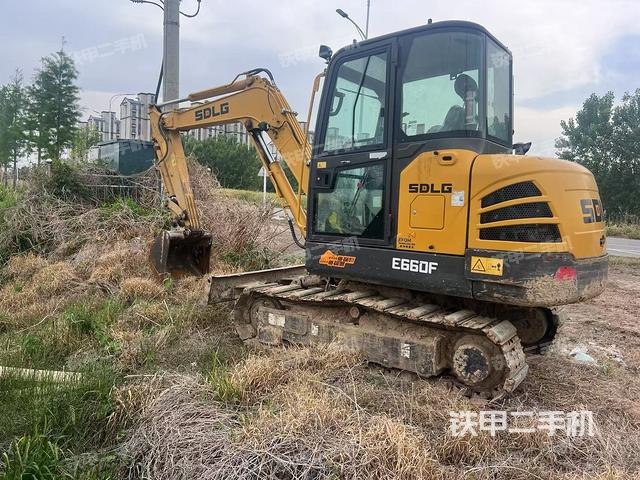 驾驶室整体(整机外观) 驾驶室整体(整机外观)