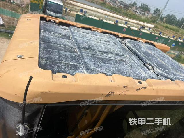 駕駛室頂部（整機外觀）