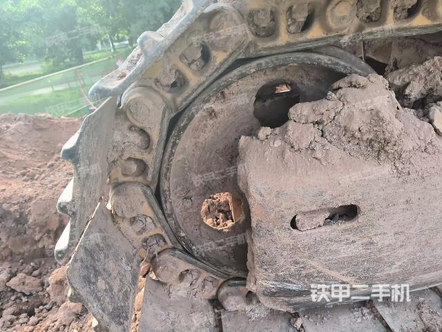 左导向轮(行走机构) 左导向轮(行走机构)