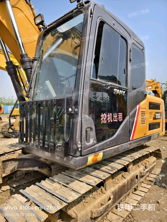 駕駛室整體(整機(jī)外觀) 駕駛室整體(整機(jī)外觀)