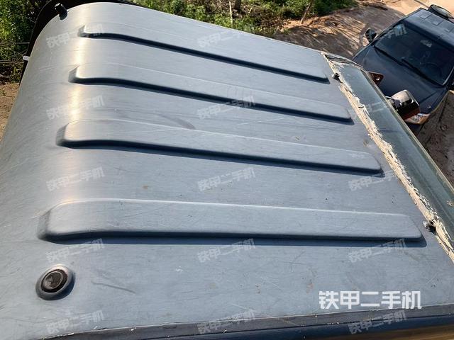 駕駛室頂部(整機(jī)外觀(guān)) 駕駛室頂部(整機(jī)外觀(guān))