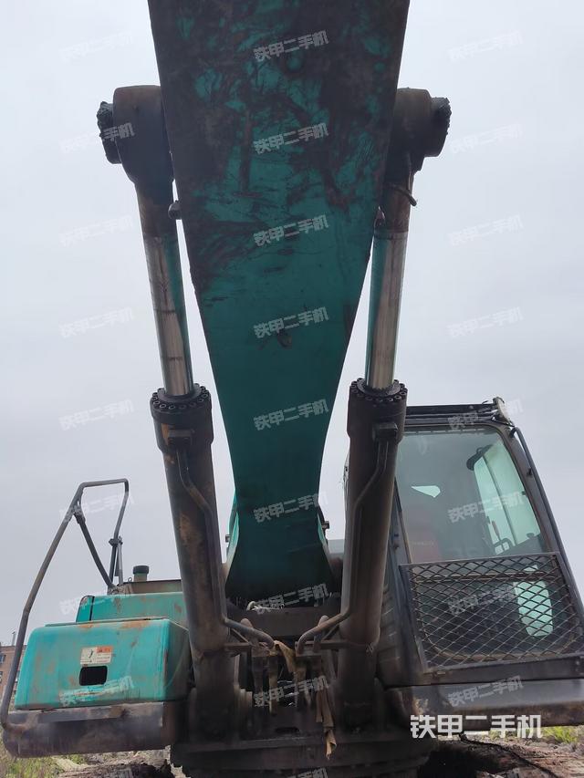 大臂油缸整體?豎拍(工作和回轉(zhuǎn)裝置) 大臂油缸整體?豎拍(工作和回轉(zhuǎn)裝置)