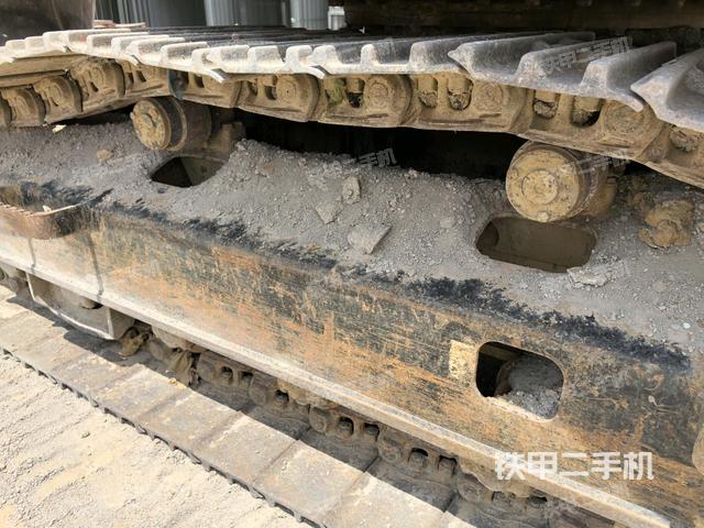 右側(cè)履帶整體(行走機構(gòu)) 右側(cè)履帶整體(行走機構(gòu))