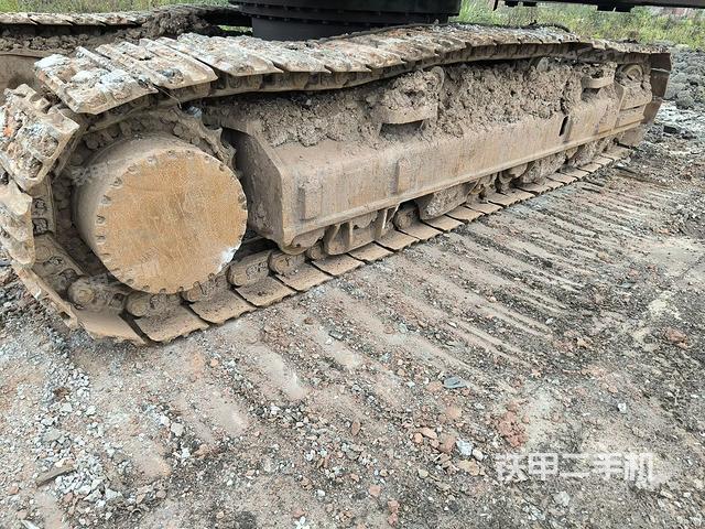 右側(cè)履帶整體(行走機構(gòu)) 右側(cè)履帶整體(行走機構(gòu))