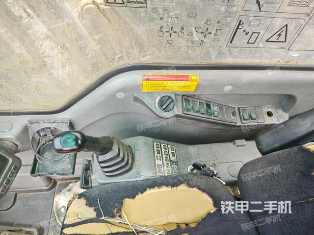 后窗玻璃角標(biāo)(駕駛室部分) 后窗玻璃角標(biāo)(駕駛室部分)