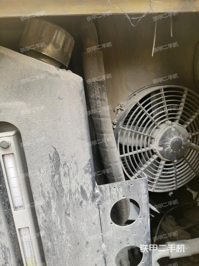 駕駛室內部(駕駛室/操作室) 駕駛室內部(駕駛室/操作室)