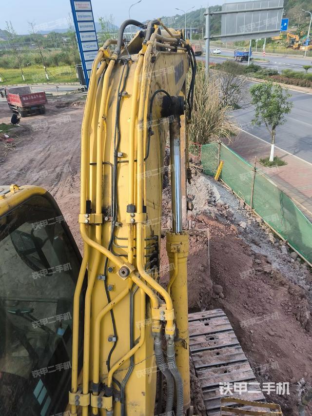 大臂背部俯视(工作和回转装置) 大臂背部俯视(工作和回转装置)