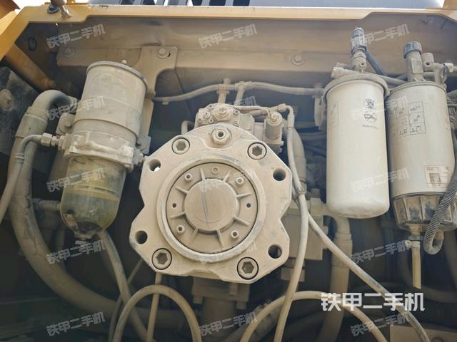 液压泵舱室正面整体(整机外观) 液压泵舱室正面整体(整机外观)