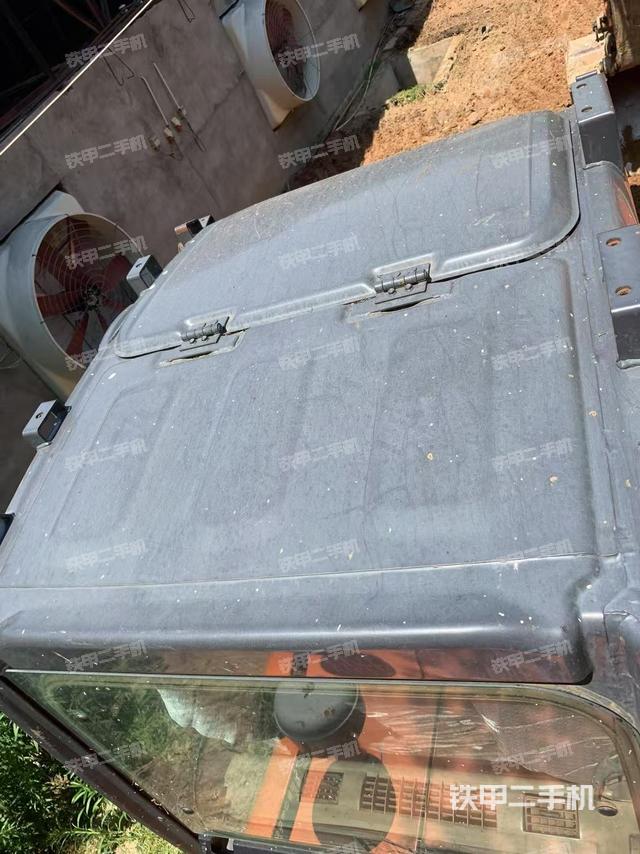 駕駛室頂部(整機外觀) 駕駛室頂部(整機外觀)