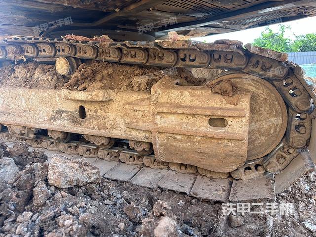 單側(cè)履帶整體(整機(jī)外觀) 單側(cè)履帶整體(整機(jī)外觀)