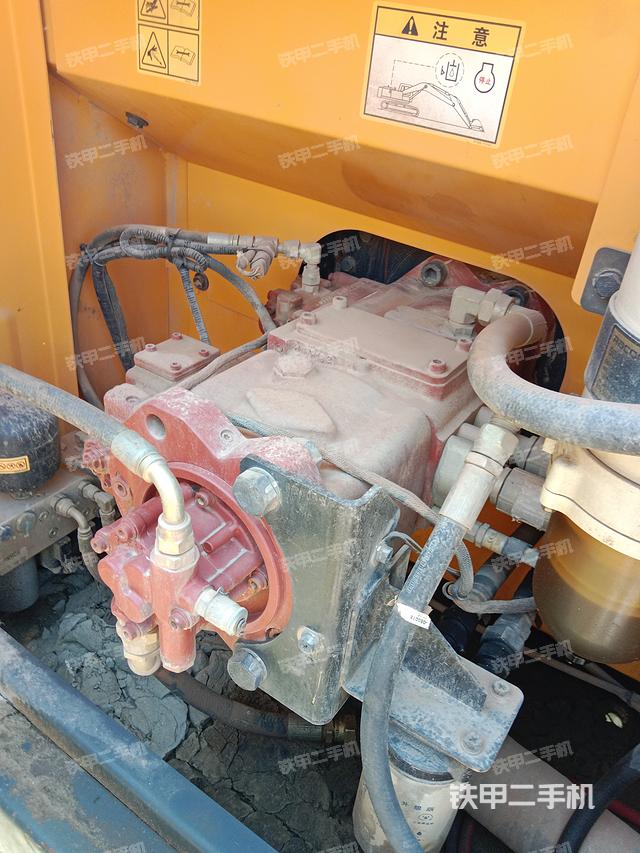 液壓泵艙室正面整體(整機(jī)外觀) 液壓泵艙室正面整體(整機(jī)外觀)